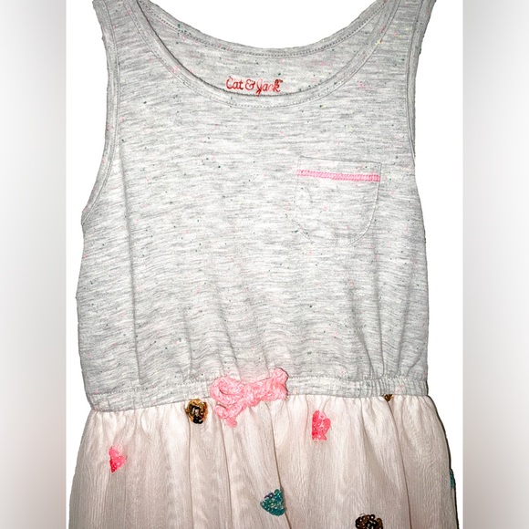 #66
Cat & Jack Gray and Pink Sleeveless Sundress - Picture 3 of 4